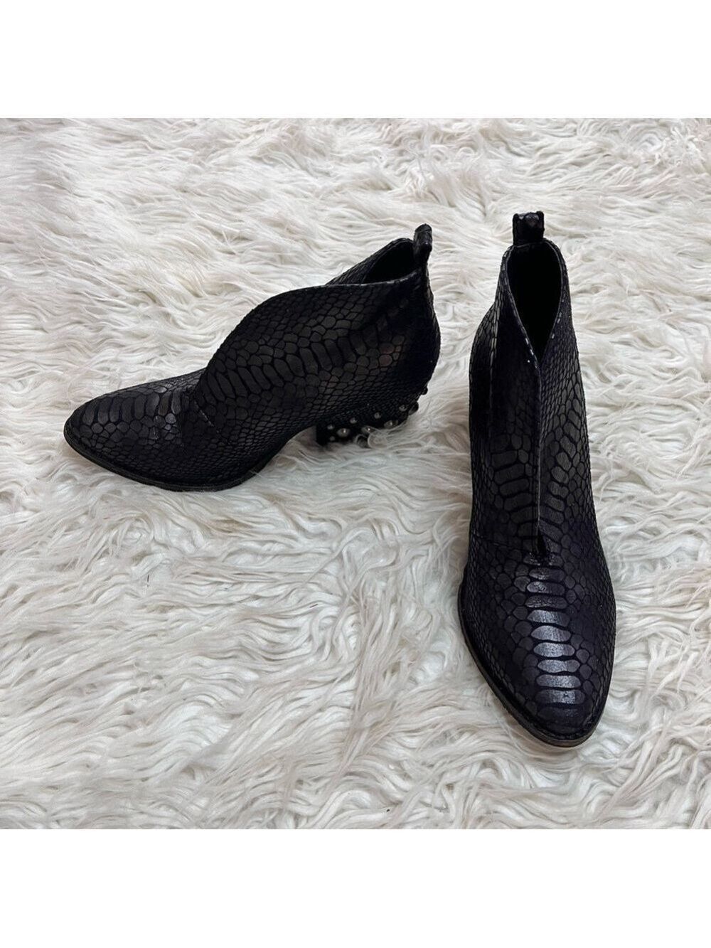 Matisse Women’s Black Leather Snakeskin Ankle Slip On Boots. Size 6